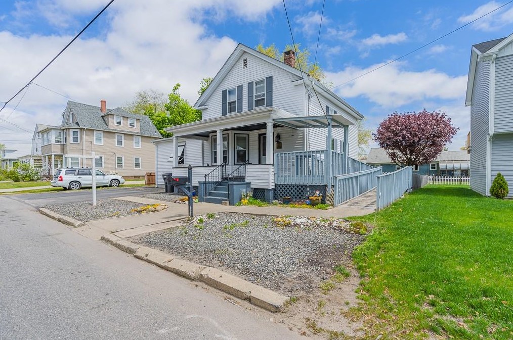 120 Forest Ave, Cranston, RI 02910-5511