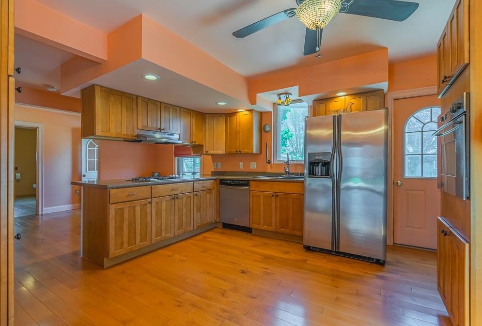 120 Frst Ave, Cranston RI 02910-5510 exterior