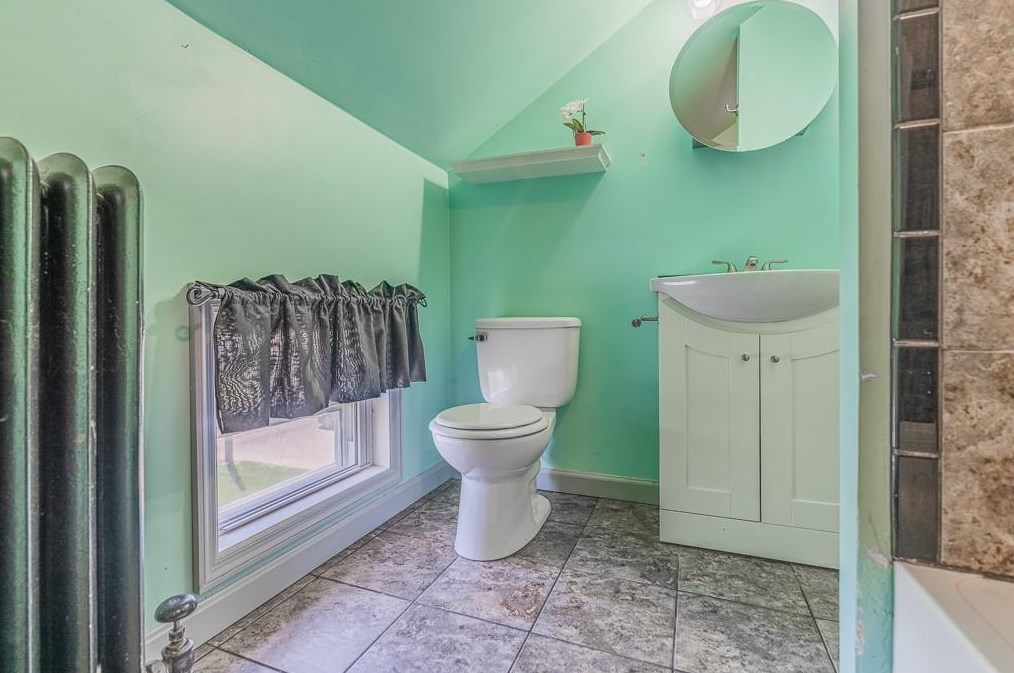 120 Frst Ave, Cranston RI 02910-5510 exterior