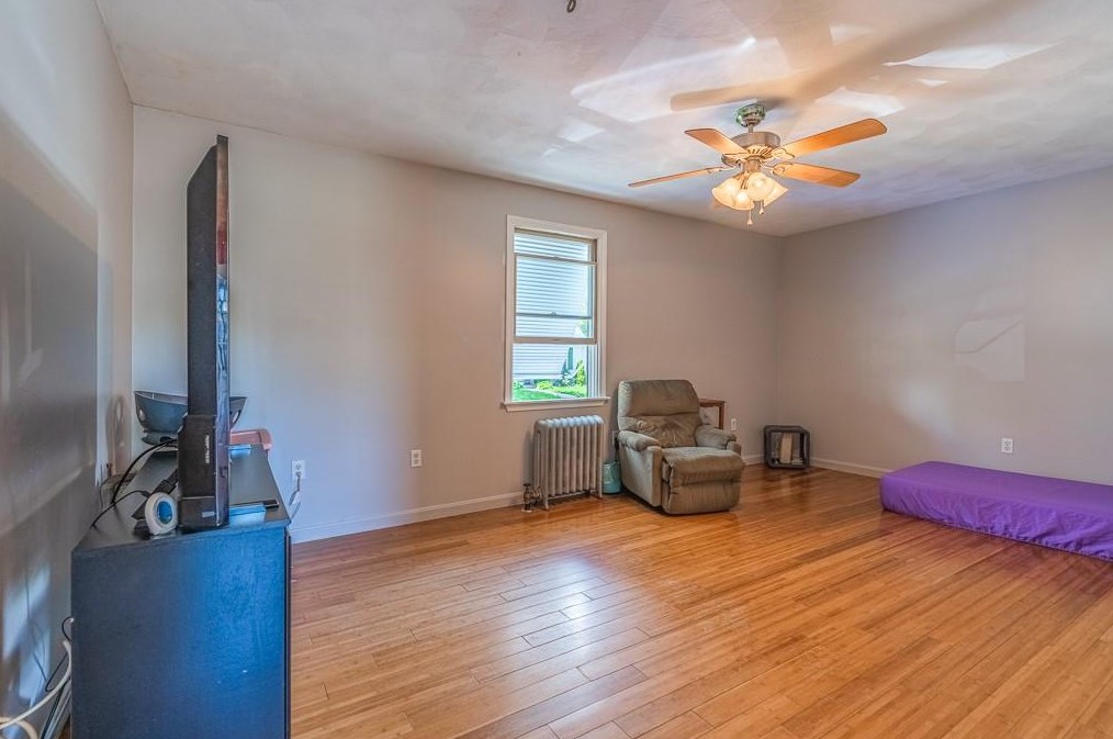 120 Frst Ave, Cranston RI 02910-5510 exterior