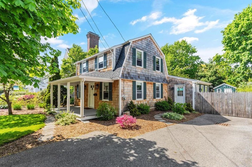 109 Highland Ave, Barrington, RI 02806-4749