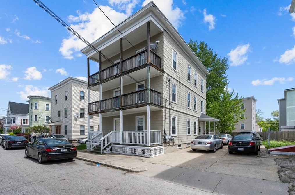 22 Dean St, Woonsocket, RI 02895