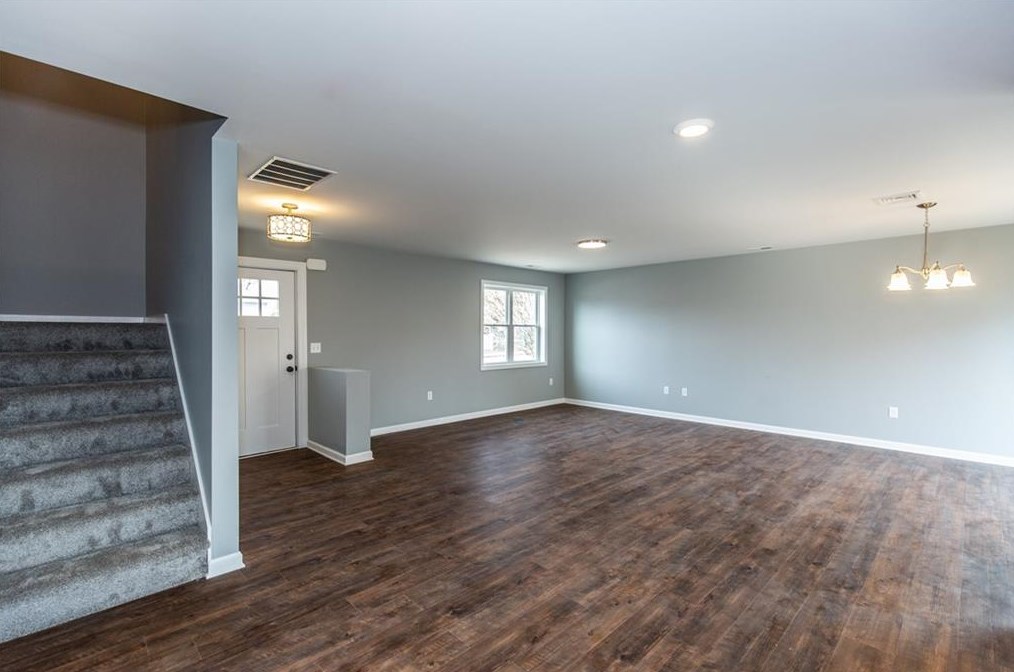 207 Harmon Ave, Cranston, RI 02910-2431