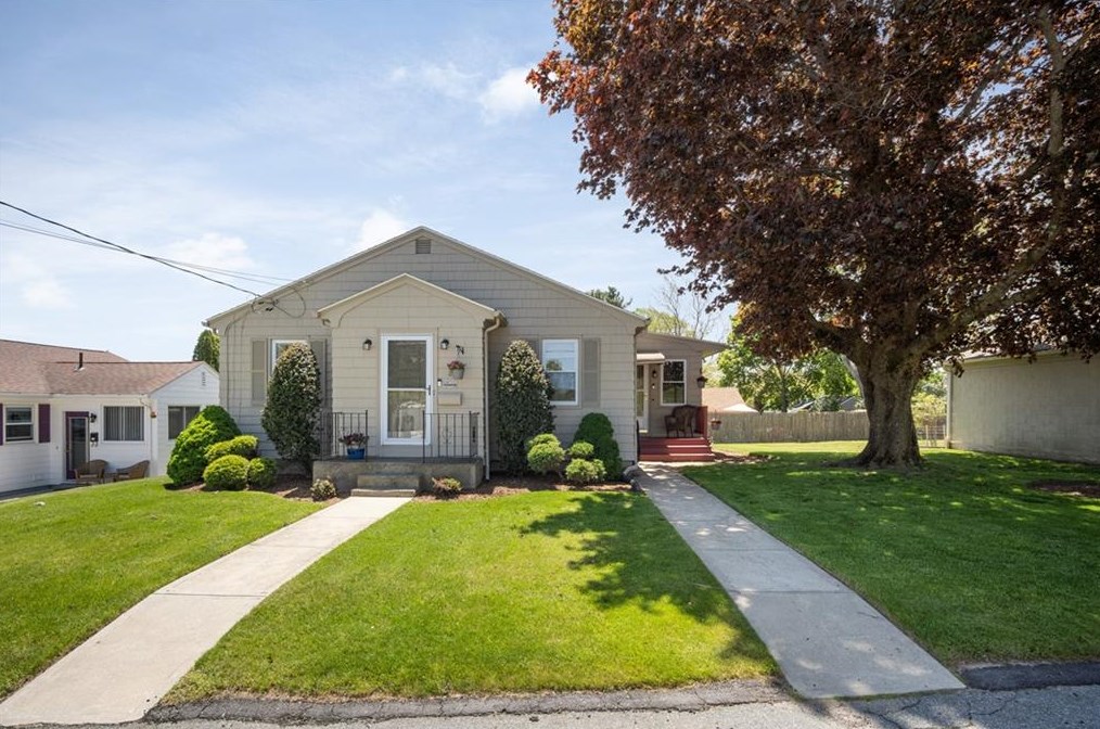 5 Seamans Ave, North Providence, RI 02904