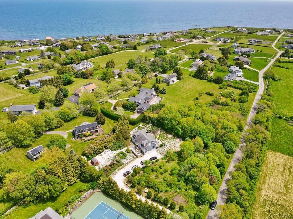 34 Rogers Ln, Little Compton, RI 02837 exterior