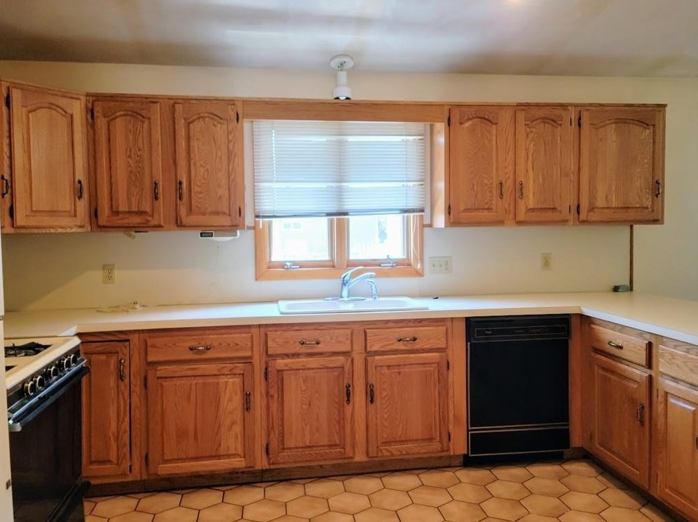 75 King Philip St, Providence, RI 02909-5718