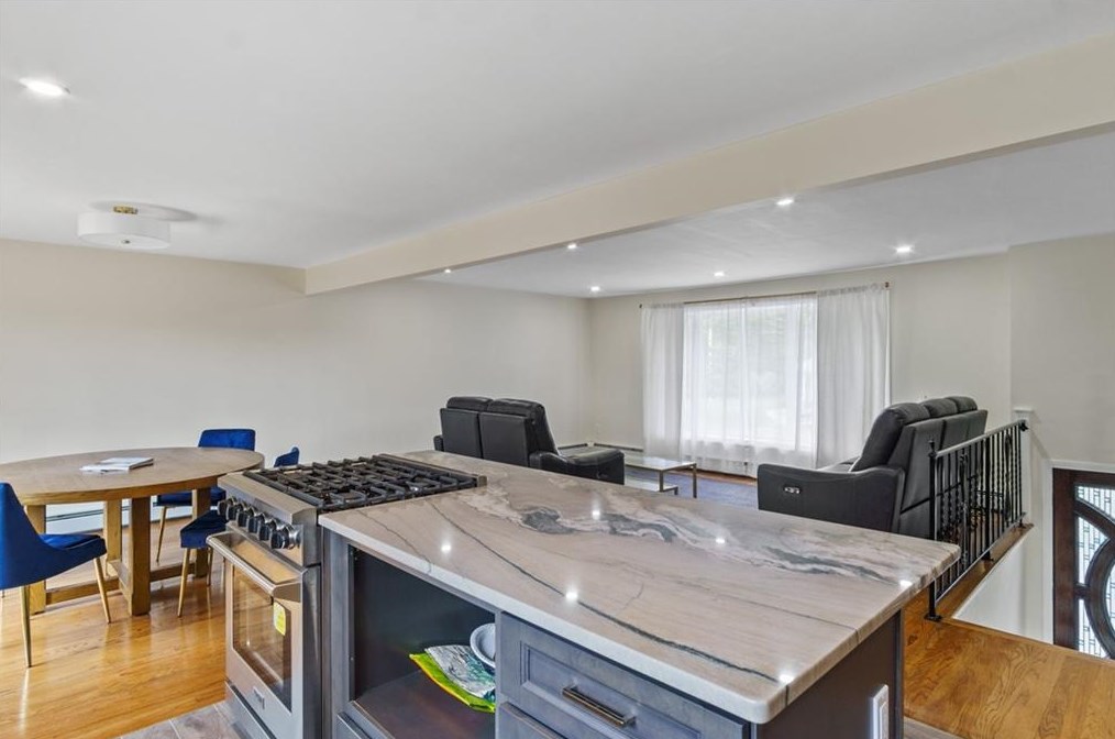 11 Set N Sun Dr, Scituate RI  02831-1828 exterior