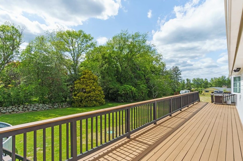 11 Set N Sun Dr, Scituate RI  02831-1828 exterior