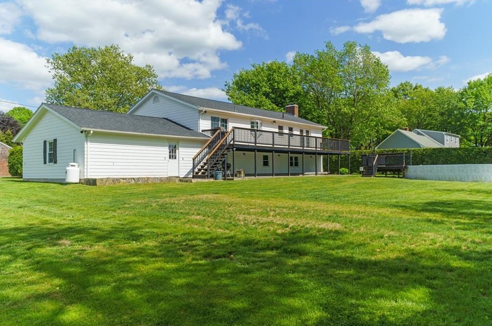 11 Set N Sun Dr, Scituate RI  02831-1828 exterior
