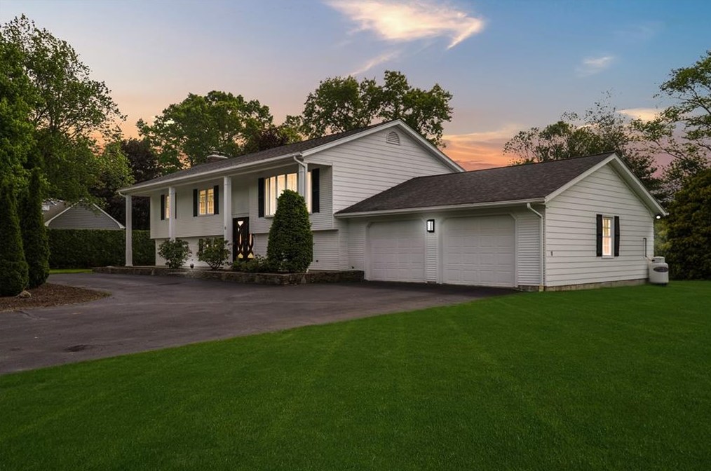11 Set N Sun Dr, Scituate RI  02831-1828 exterior
