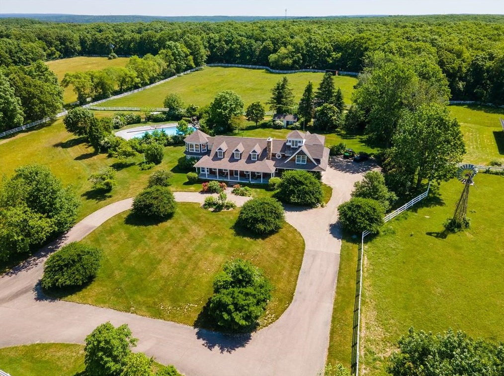 9 Bradford Rd, Westerly, RI 02891