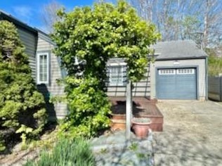 59 Center Ave, Middletown, RI 02842