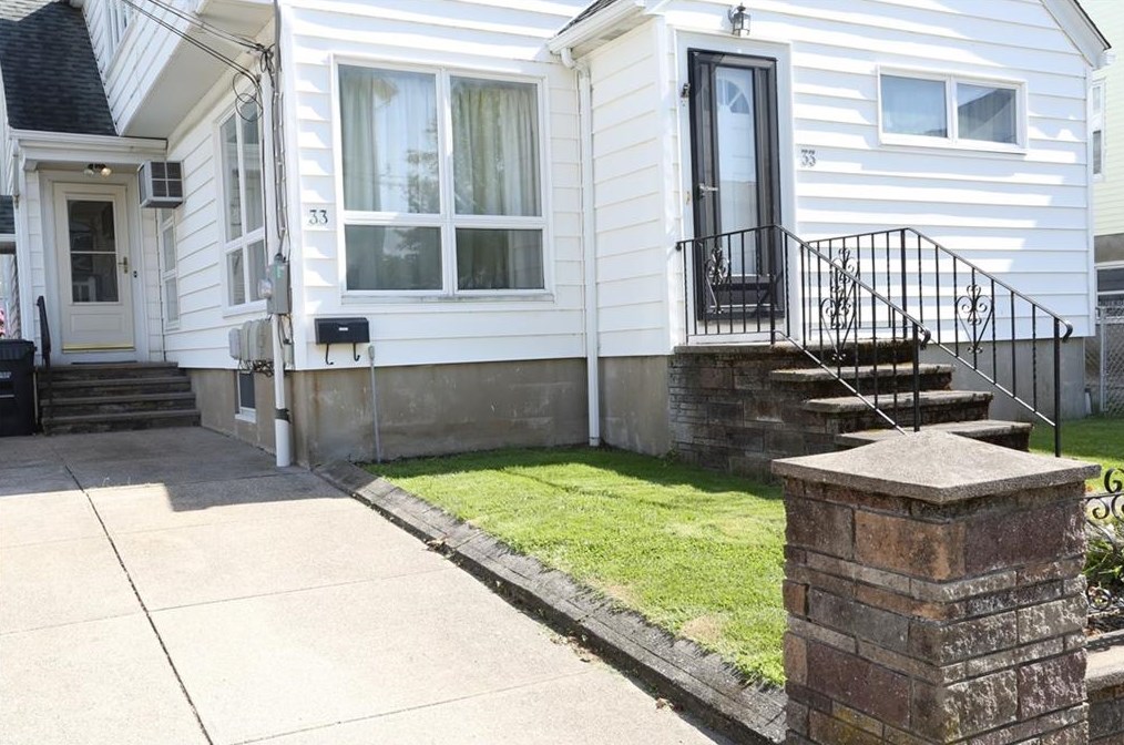 33 John St, Cumberland, RI 02864