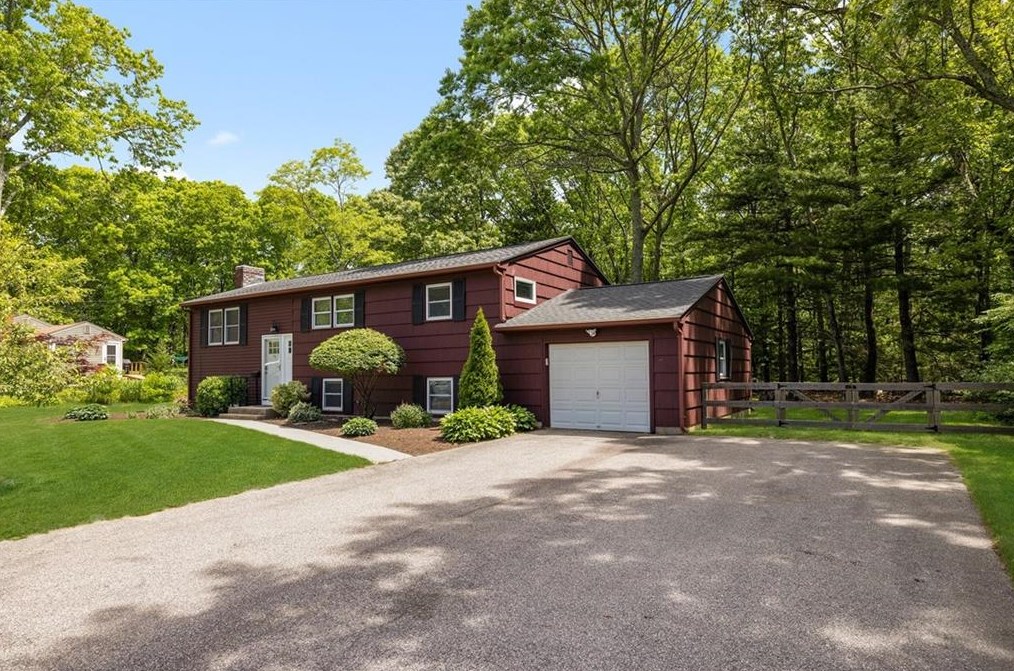 79 Elna St, North Kingstown, RI 02852