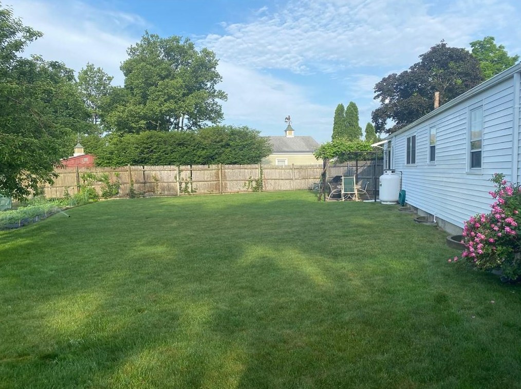 117 Eden Crest Dr, Cranston RI  02920-8145 exterior