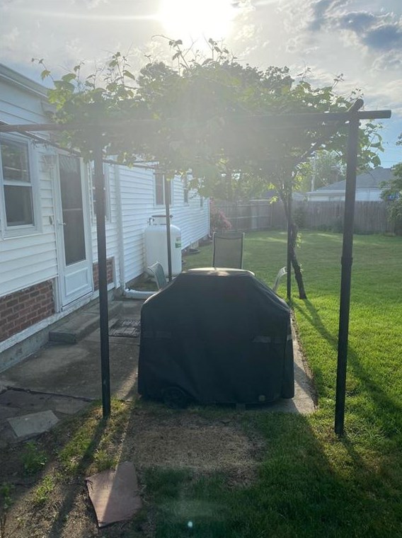 117 Eden Crest Dr, Cranston RI  02920-8145 exterior