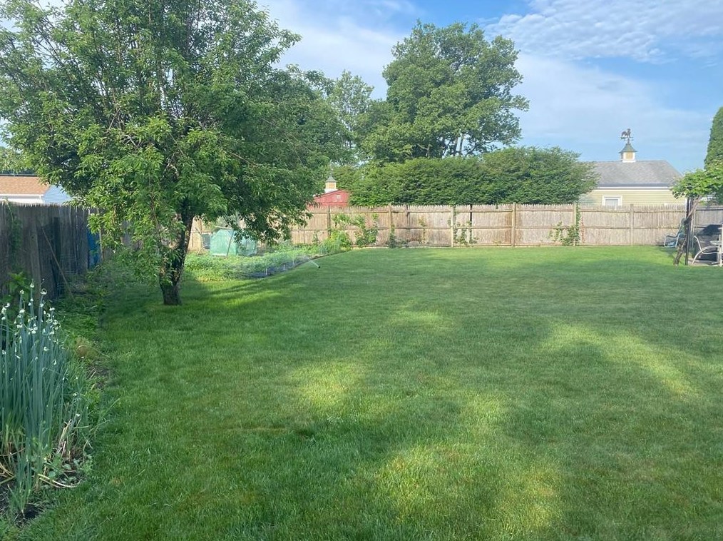 117 Eden Crest Dr, Cranston RI  02920-8145 exterior