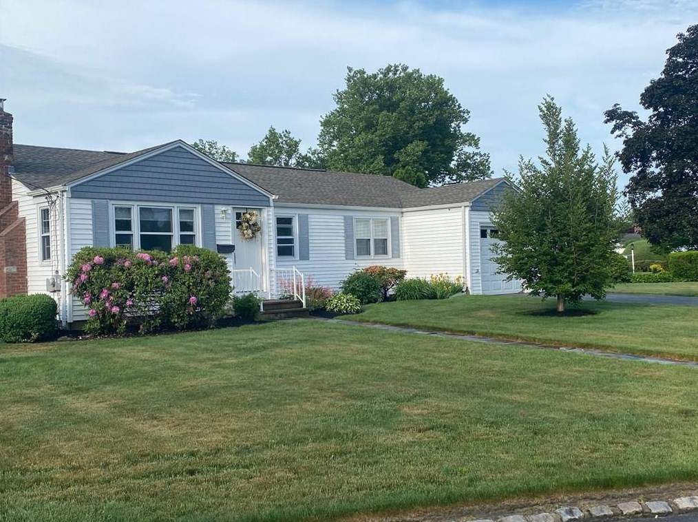 117 Eden Crest Dr, Cranston, RI 02920