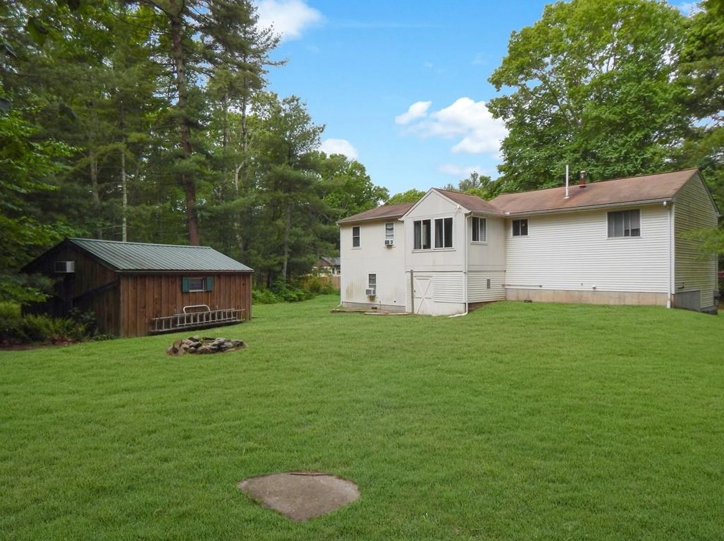 46 Main St, Hopkinton, RI 02804