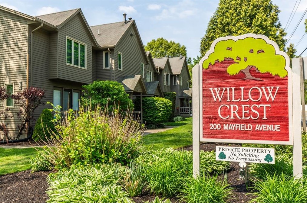 200 Mayfield Ave, Cranston RI  02920-2948 exterior