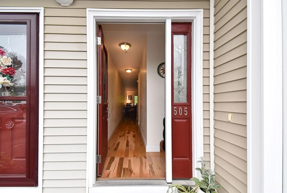 505 Gray Coach Ln, Cranston, RI 02921