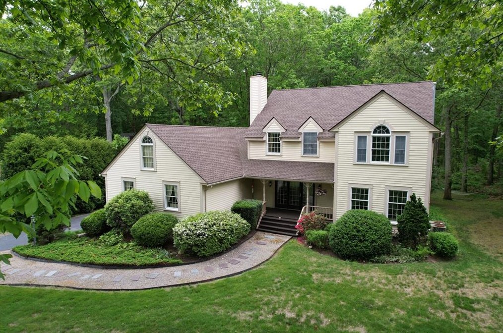 141 Laurel Ridge Ln, North Kingstown, RI 02852