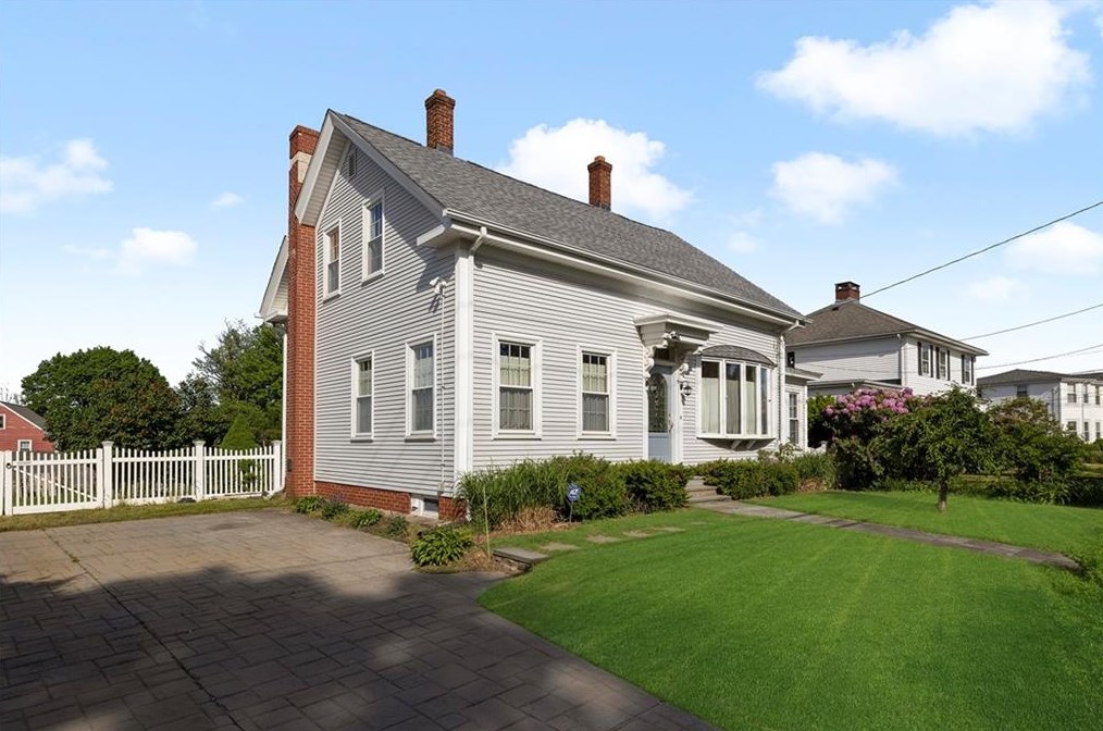 509 Woodward Rd, Providence, RI 02904