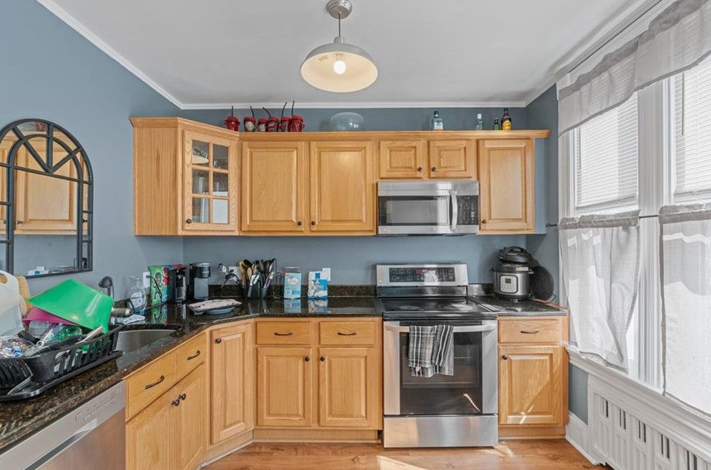 34 Hamlet Ave, Woonsocket, RI 02895