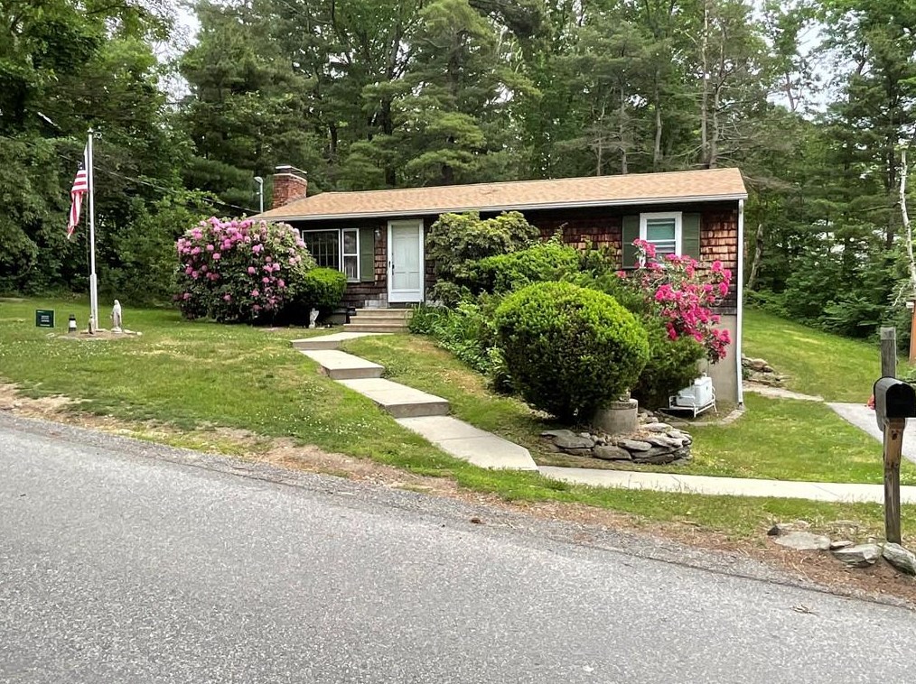 32 Edgewood Rd, Glocester, RI 02814