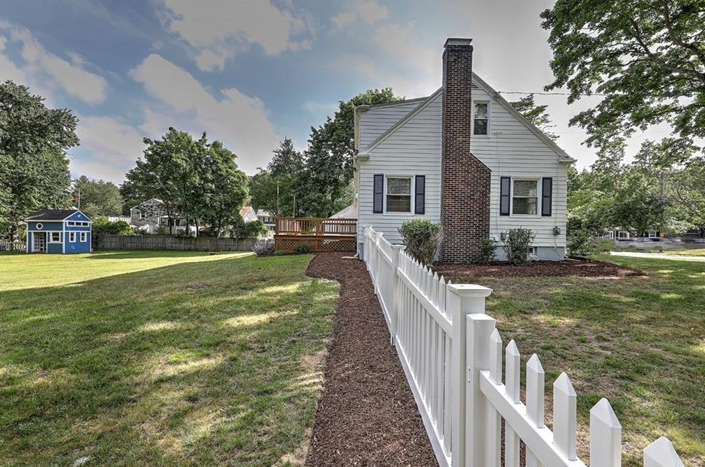 409 New Meadow Rd, Barrington, RI 02806