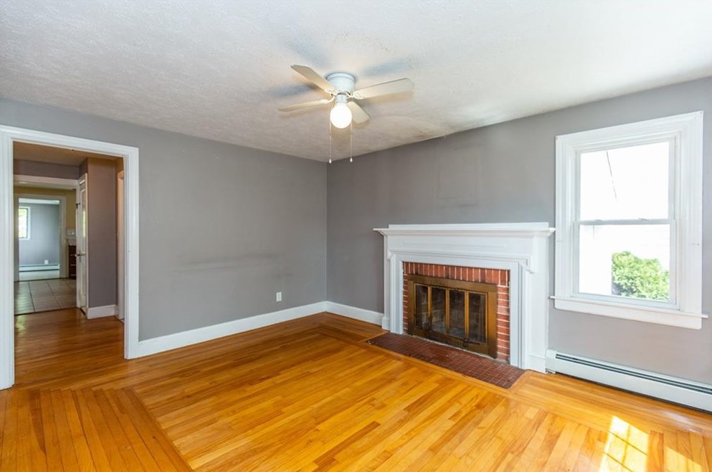 13 Hervey St, Cranston, RI 02920