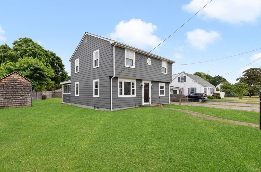 179 Rice St, Pawtucket, RI 02861-1566