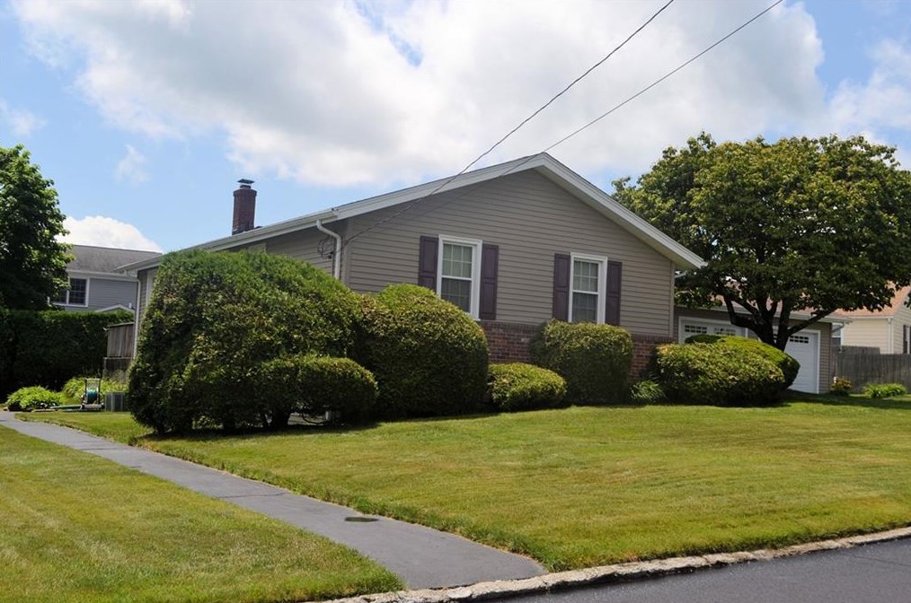 7 Frances Dr, Cranston, RI 02920-1346
