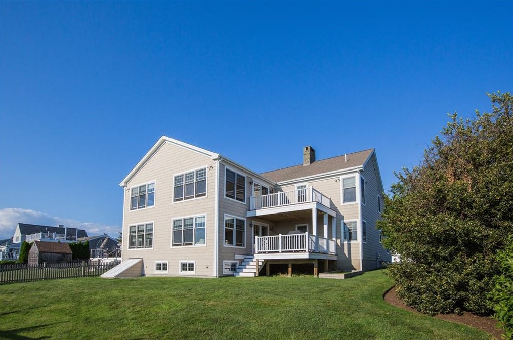 573 Wolcott Ave, Middletown, RI 02842