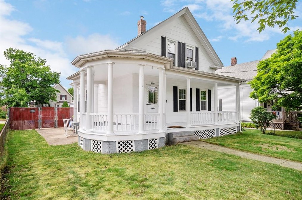 919 Park Ave, Woonsocket, RI 02895