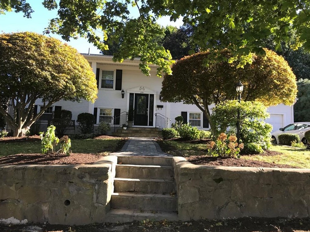 219 Holland St, Cranston, RI 02920
