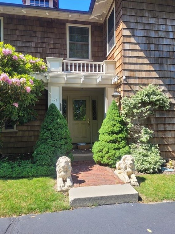 114 Rhode Island Ave, Middletown, RI 02840