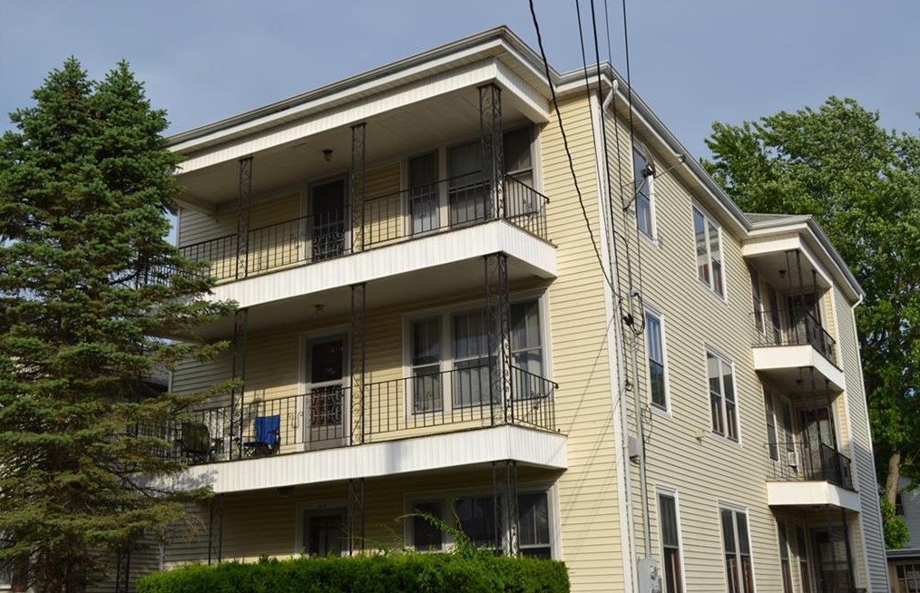 80 School St, Central Falls, RI 02863