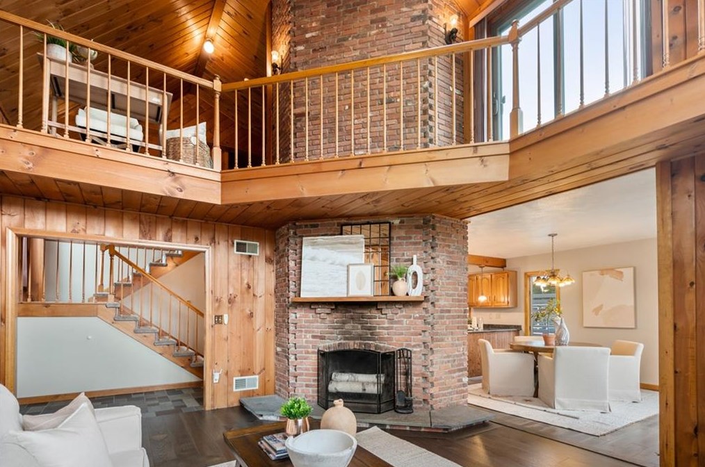 10 Dartmouth St, Bristol, RI 02809