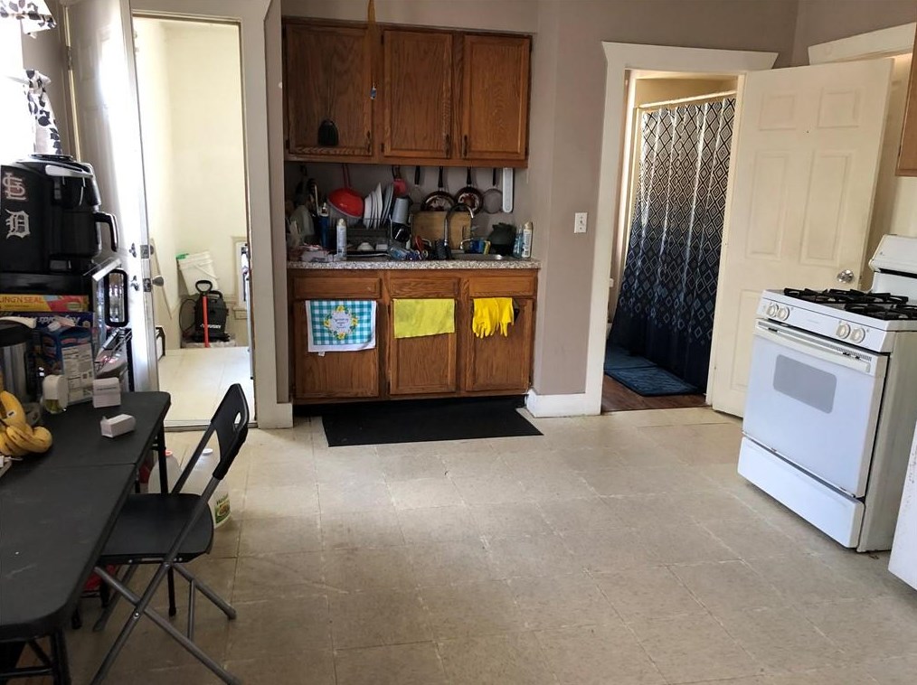 31 Casino Ave, Cranston RI 02920-6901 exterior