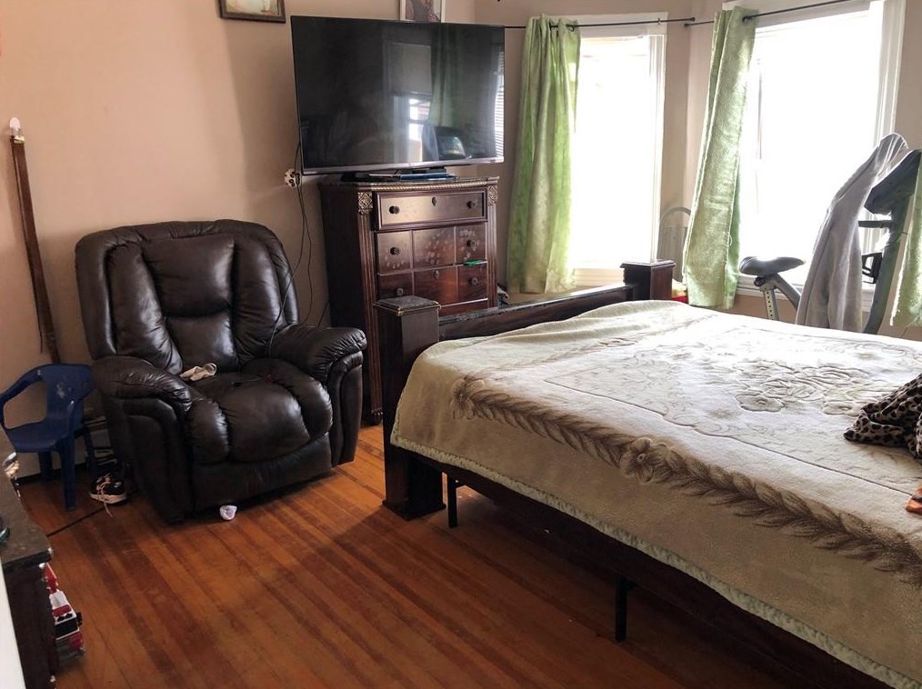 31 Casino Ave, Cranston RI 02920-6901 exterior