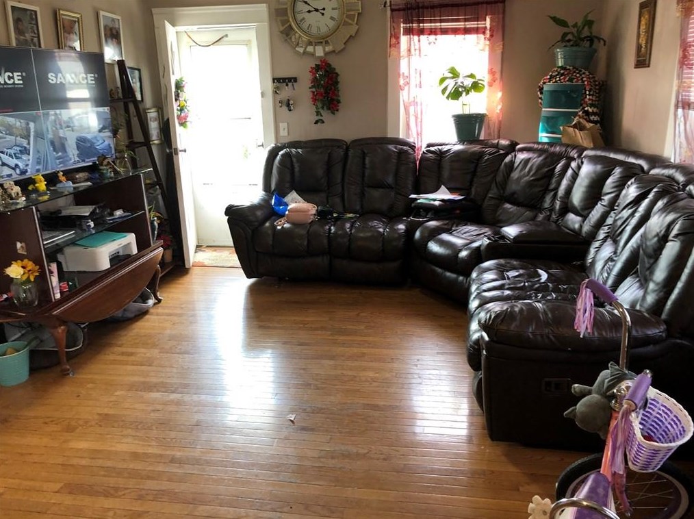 31 Casino Ave, Cranston RI 02920-6901 exterior