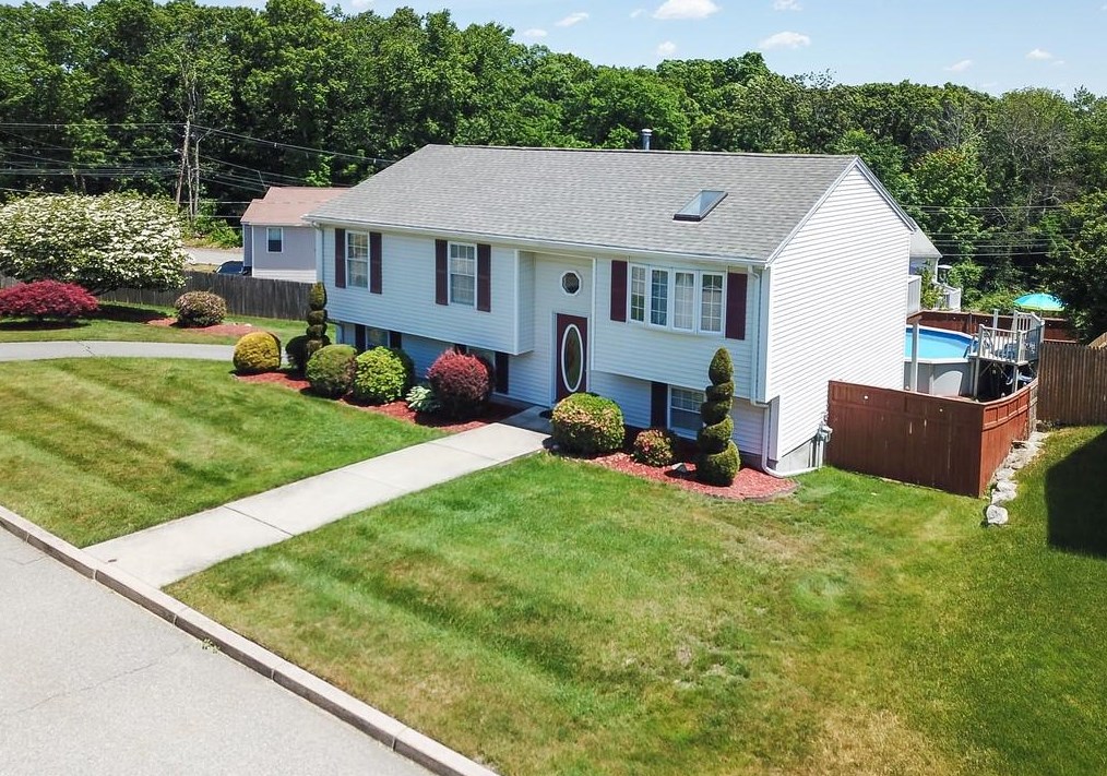 2 Water View Ln, Providence, RI 02904