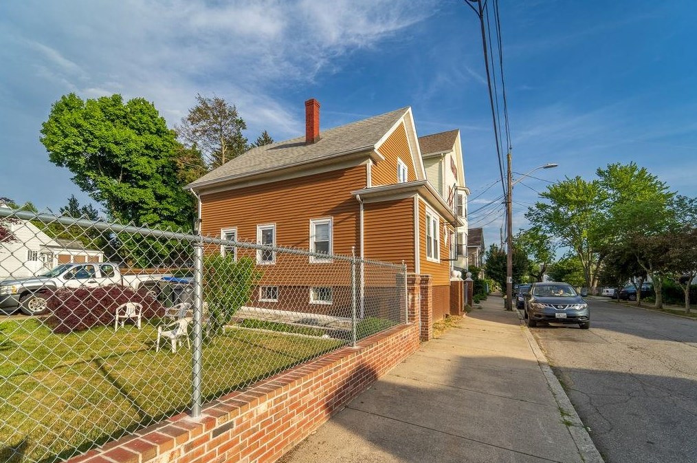 117 Gray St, North Providence, RI 02909