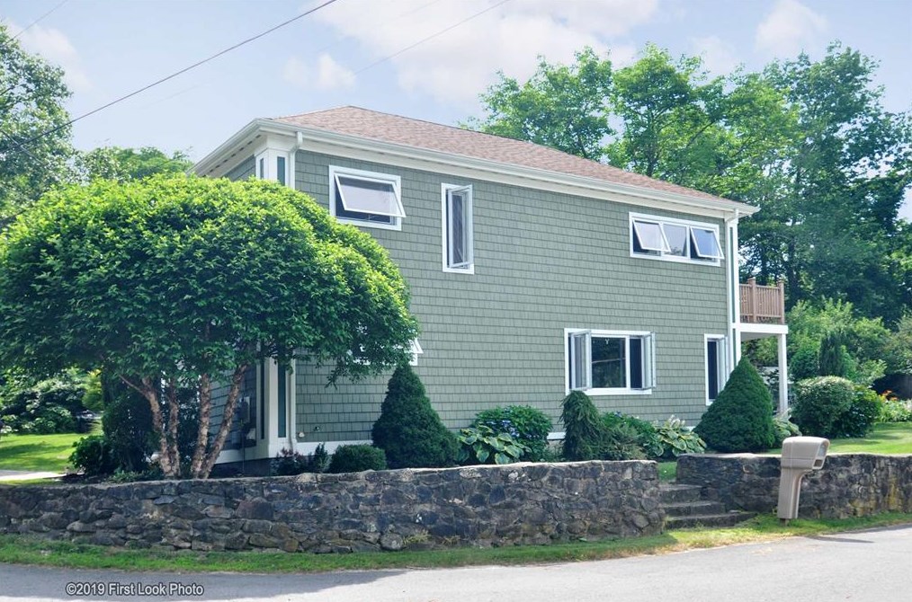 52 Beach Rd, Cumberland, RI 02864