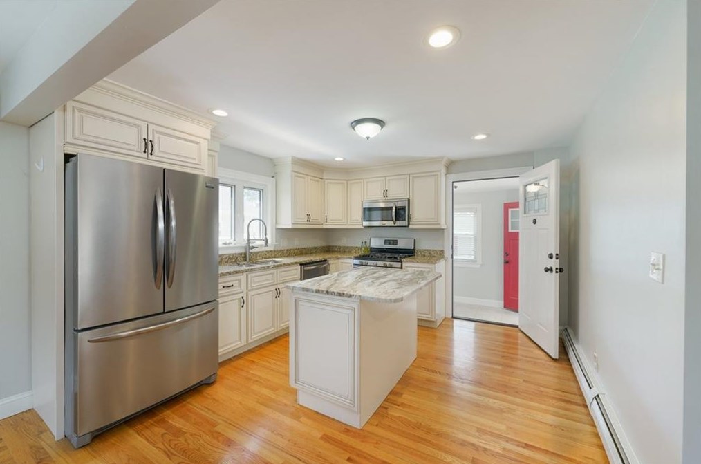 9 Norman St, Cumberland, RI 02864