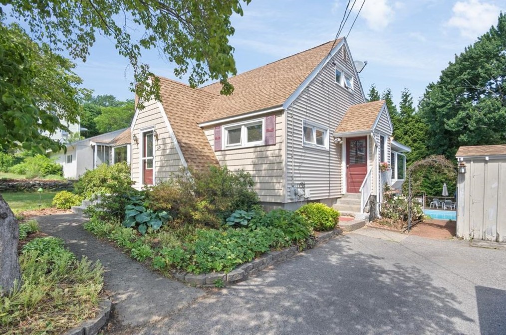 35 Thurber St, North Providence, RI 02904