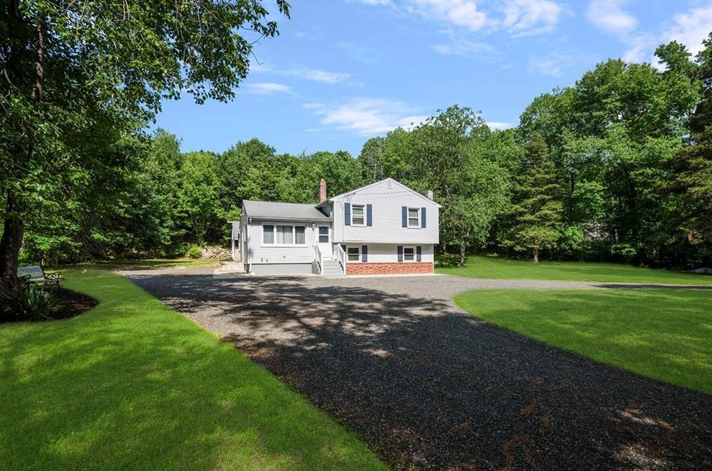 233 Station St, Coventry, RI 02816