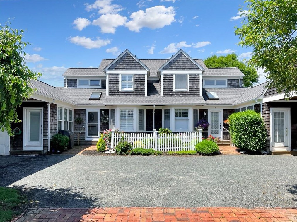 1 Fox Dr, South Kingstown, RI 02882