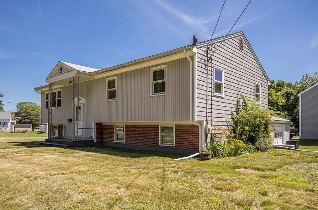 70 Mill St, Tiverton, RI 02878